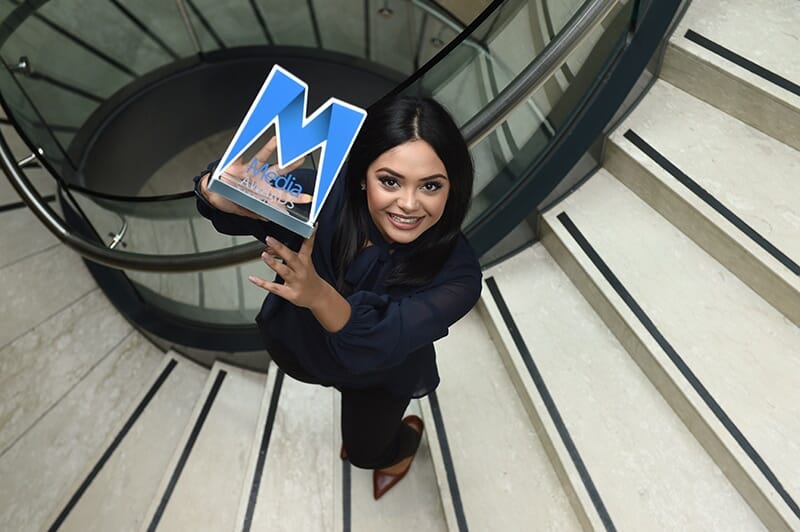 Afshan-Azad-with-new-Asian-Media-Award-at-the-Hilton-Manchester-Deansgate-02