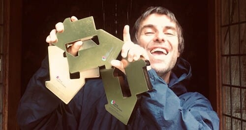 liam-gallagher-mtv-unplugged-official-number-1-award-1100