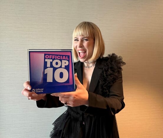 Natasha-Bedingfield-Official-Top-10-award-PRESS-1
