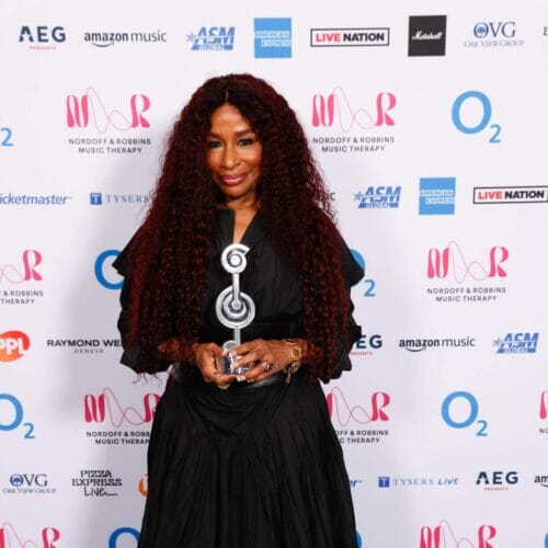 Chaka-Khan-with-award-e1720438810805-500x500-1