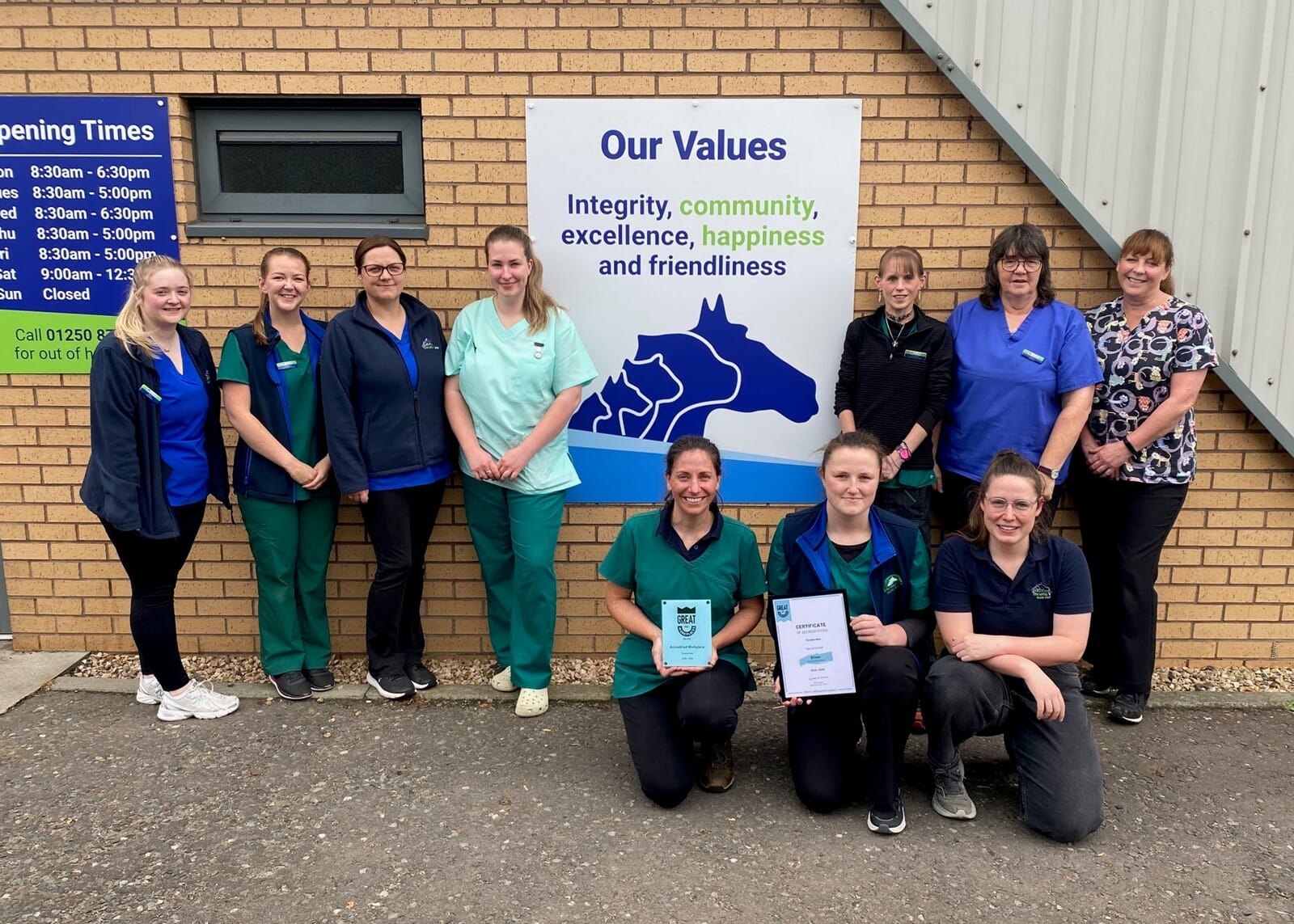 Thrums-Blairgowrie-team-with-great-workplace-plaque