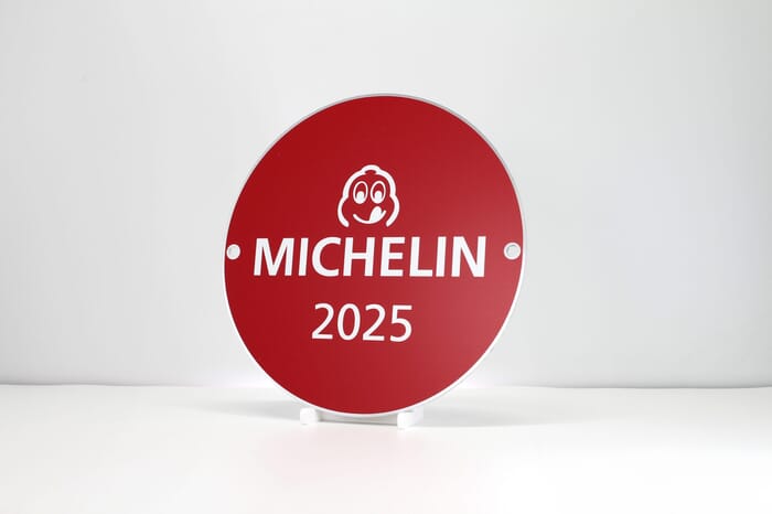 GA017099-Michelin-Bib-Gourmand-Plaque-Photo-9-scaled